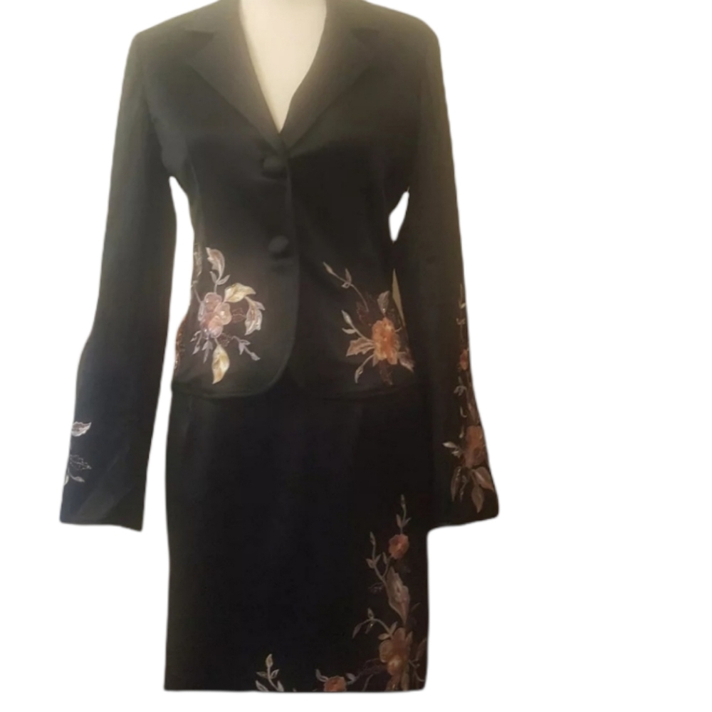 Adrianna Papell Evenning skirt and jacket Suit Floral Embroidered Set  Size 8